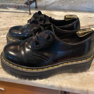 Dr. Marten’s Holly platform Oxford -Black   Platform Shoes with Yellow Stitching